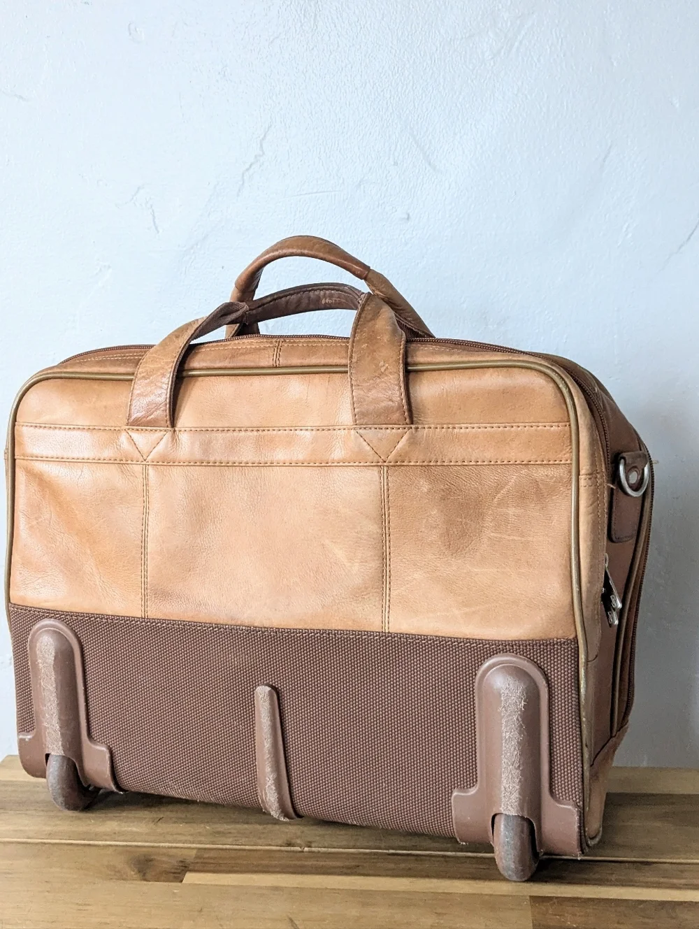 Solo Vintage Tan Leather Rolling Laptop Briefcase Pilot Bag